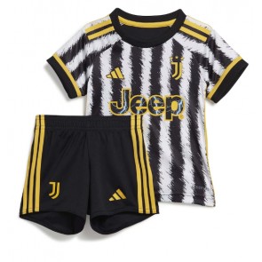 Juventus Koszulka Podstawowych Dziecięca 2023-24 Krótki Rękaw (+ Krótkie spodenki)